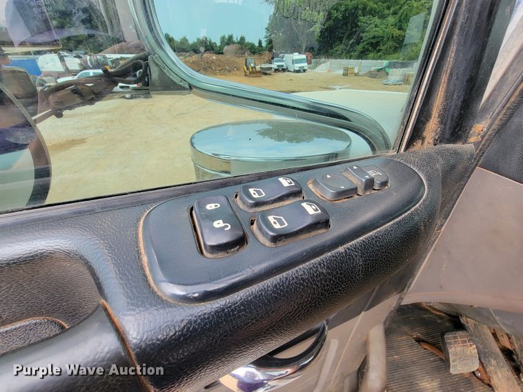 image for item KD9407 2012 Peterbilt 388  semi truck