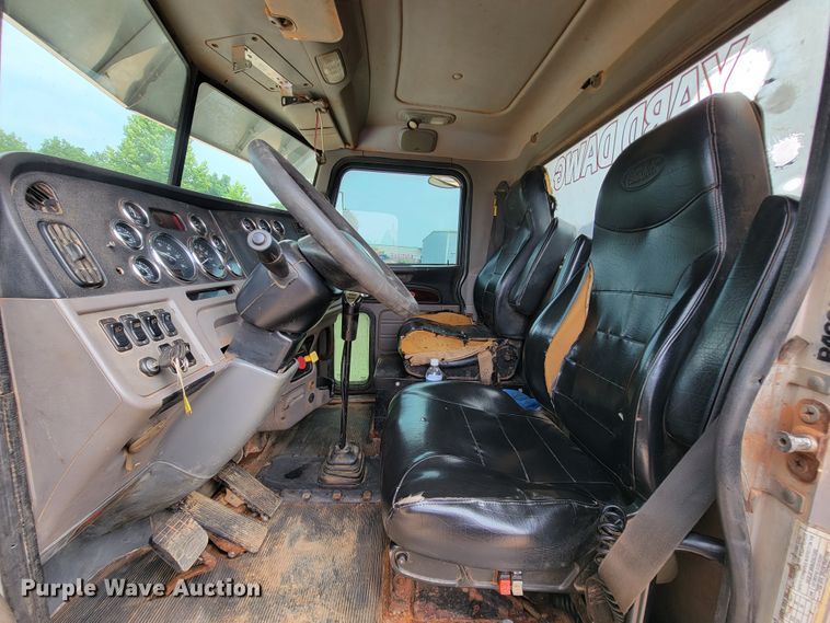image for item KD9407 2012 Peterbilt 388  semi truck