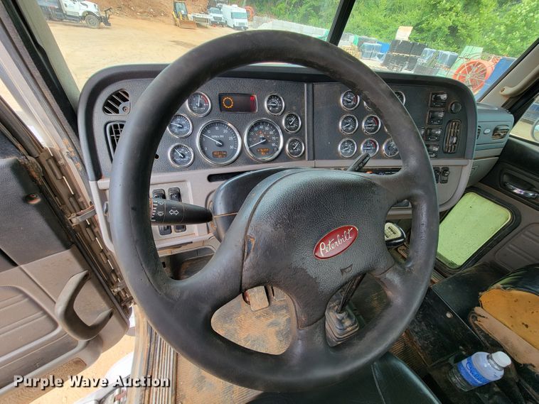 image for item KD9407 2012 Peterbilt 388  semi truck