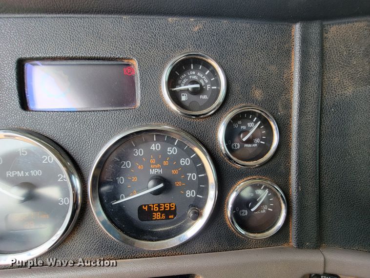 image for item KD9407 2012 Peterbilt 388  semi truck