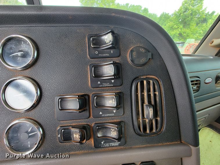 image for item KD9407 2012 Peterbilt 388  semi truck