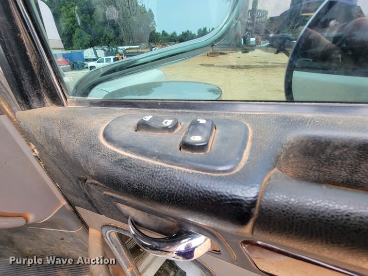 image for item KD9407 2012 Peterbilt 388  semi truck