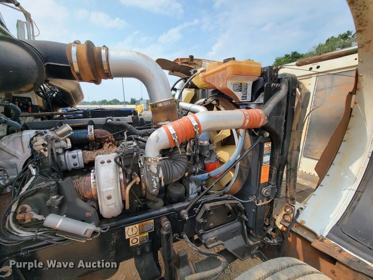 image for item KD9407 2012 Peterbilt 388  semi truck