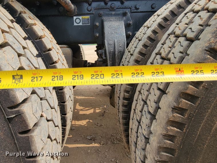 image for item KD9407 2012 Peterbilt 388  semi truck