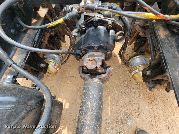 image for item KD9407 2012 Peterbilt 388  semi truck