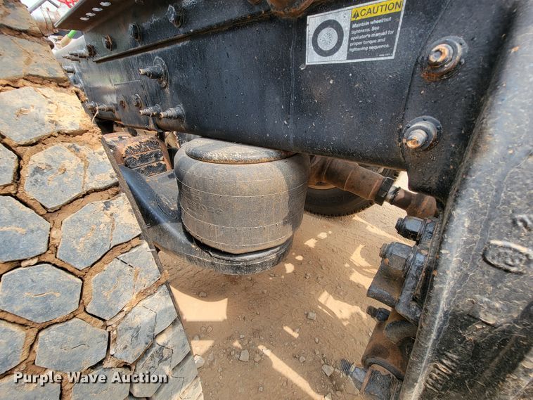 image for item KD9407 2012 Peterbilt 388  semi truck