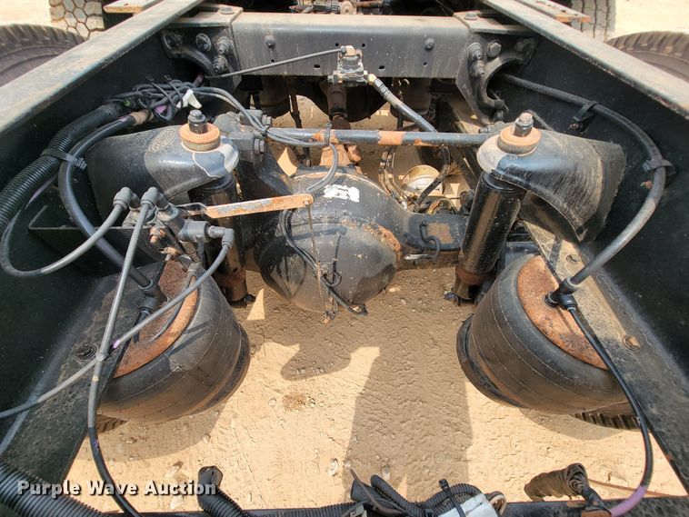 image for item KD9407 2012 Peterbilt 388  semi truck