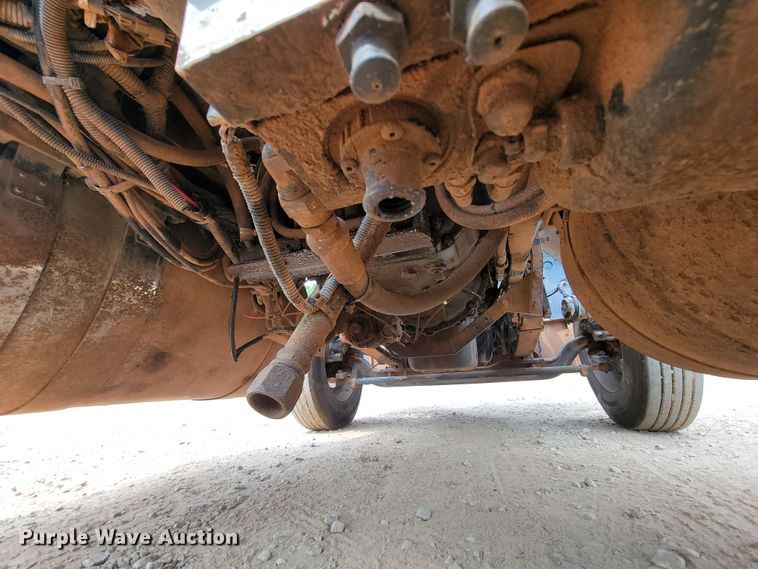 image for item KD9407 2012 Peterbilt 388  semi truck