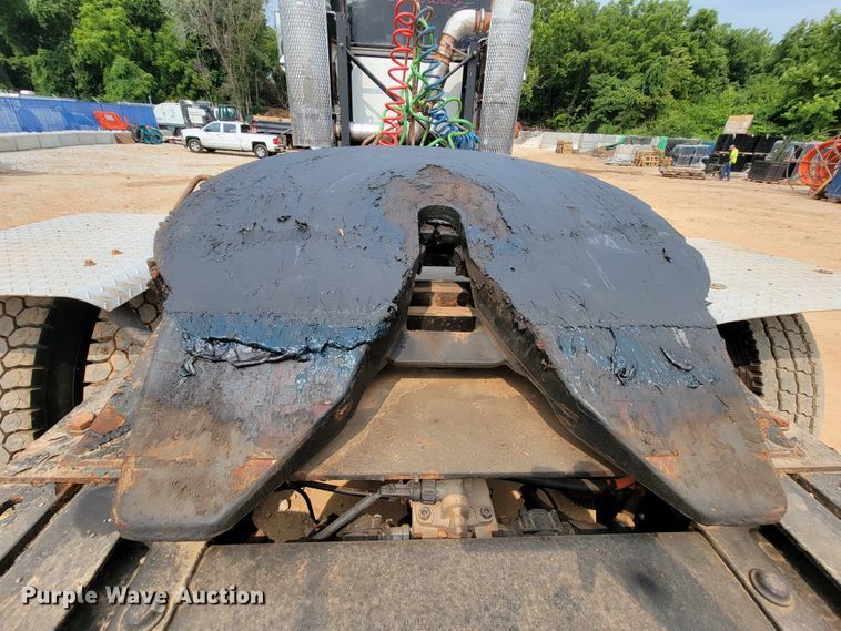 image for item KD9407 2012 Peterbilt 388  semi truck