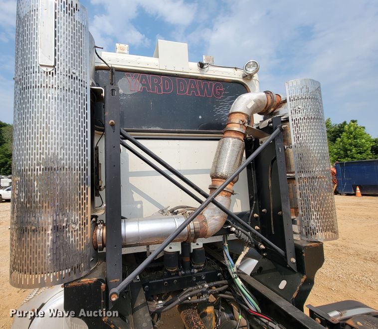 image for item KD9407 2012 Peterbilt 388  semi truck