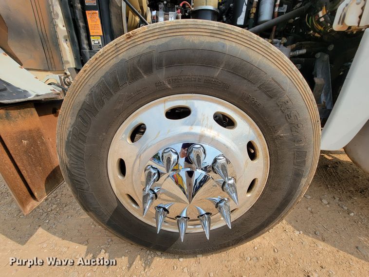 image for item KD9407 2012 Peterbilt 388  semi truck