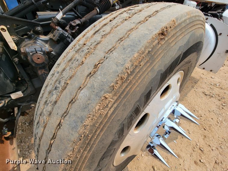 image for item KD9407 2012 Peterbilt 388  semi truck