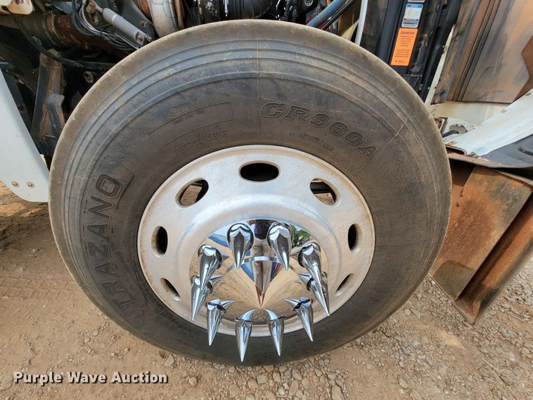 image for item KD9407 2012 Peterbilt 388  semi truck