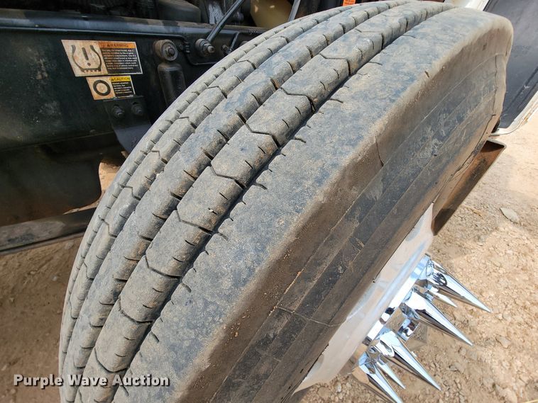 image for item KD9407 2012 Peterbilt 388  semi truck