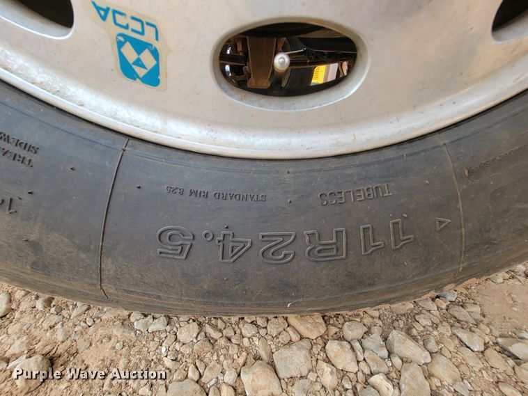 image for item KD9407 2012 Peterbilt 388  semi truck