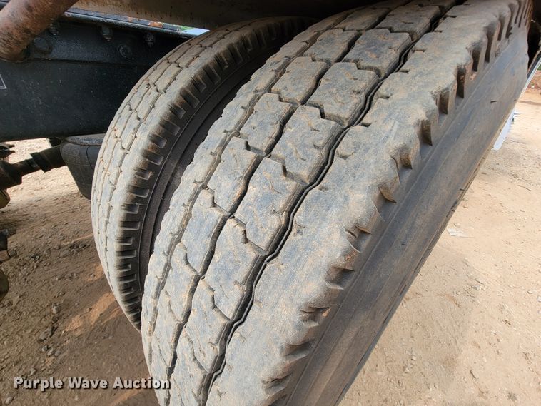 image for item KD9407 2012 Peterbilt 388  semi truck