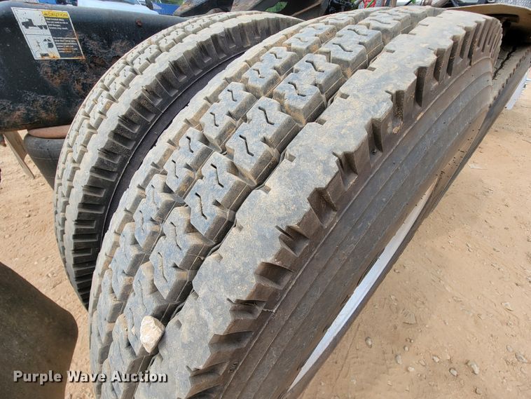 image for item KD9407 2012 Peterbilt 388  semi truck