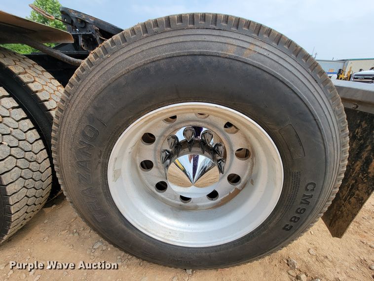 image for item KD9407 2012 Peterbilt 388  semi truck