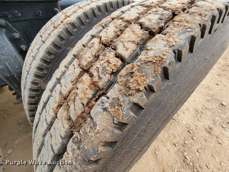 image for item KD9407 2012 Peterbilt 388  semi truck