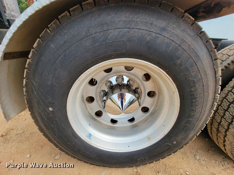 image for item KD9407 2012 Peterbilt 388  semi truck