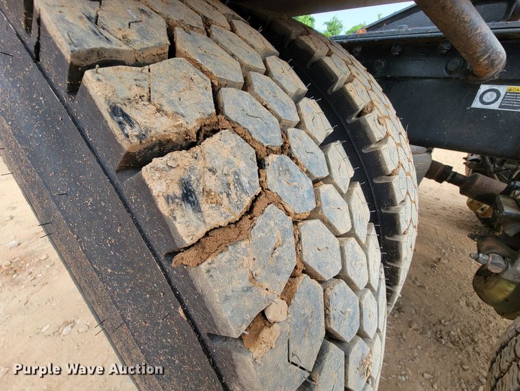 image for item KD9407 2012 Peterbilt 388  semi truck