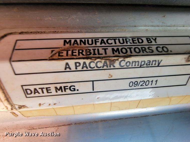 image for item KD9407 2012 Peterbilt 388  semi truck