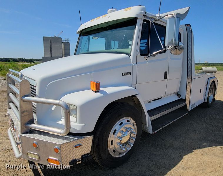 image for item KD9427 2000 Freightliner FL60  flatbed truck