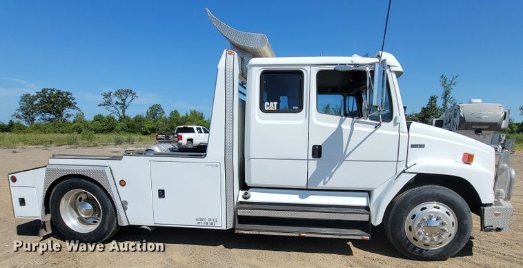 image for item KD9427 2000 Freightliner FL60  flatbed truck