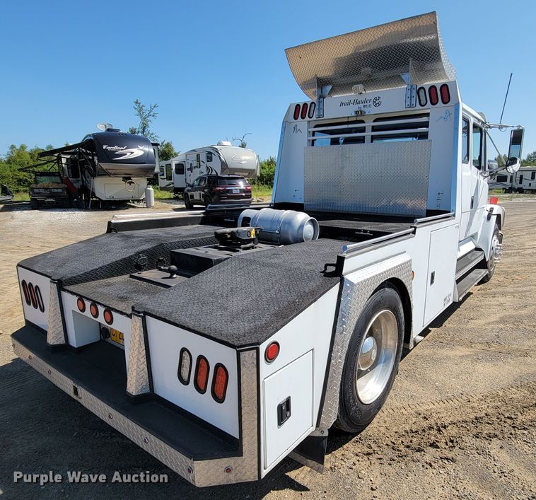 image for item KD9427 2000 Freightliner FL60  flatbed truck