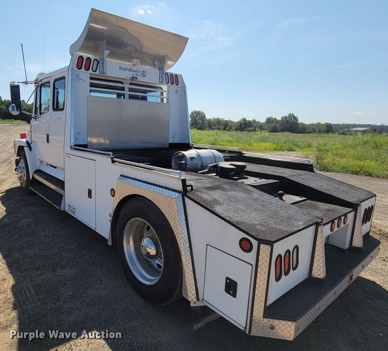 image for item KD9427 2000 Freightliner FL60  flatbed truck
