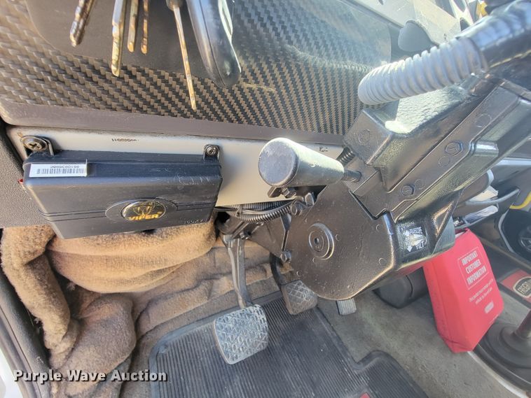 image for item KD9427 2000 Freightliner FL60  flatbed truck