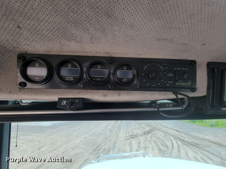 image for item KD9427 2000 Freightliner FL60  flatbed truck