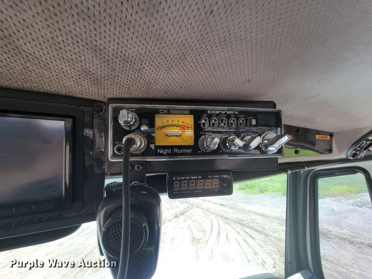 image for item KD9427 2000 Freightliner FL60  flatbed truck