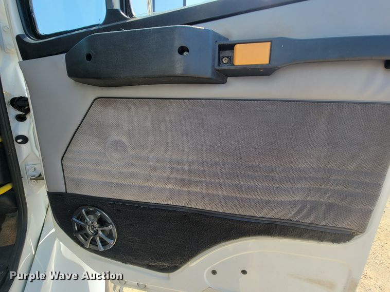 image for item KD9427 2000 Freightliner FL60  flatbed truck