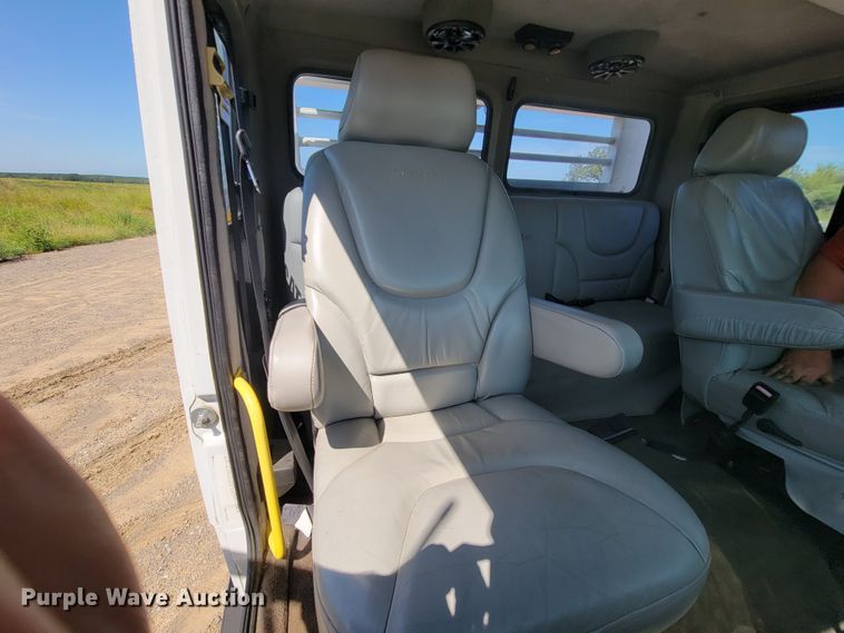 image for item KD9427 2000 Freightliner FL60  flatbed truck