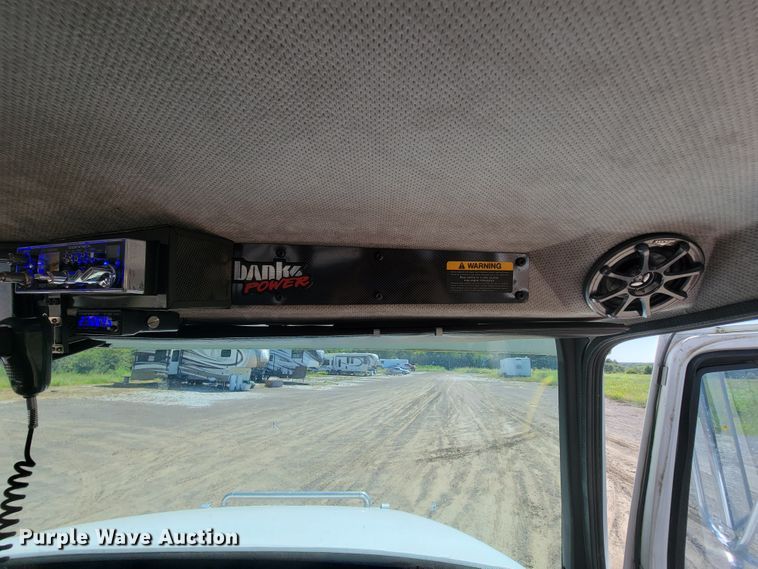 image for item KD9427 2000 Freightliner FL60  flatbed truck