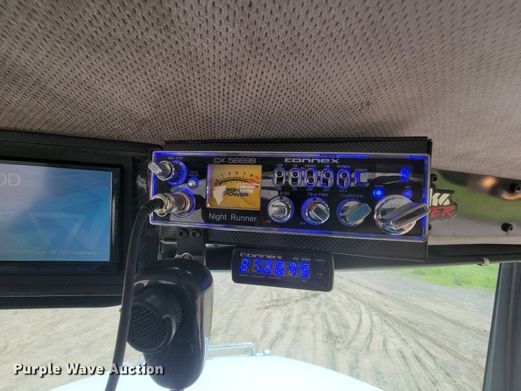 image for item KD9427 2000 Freightliner FL60  flatbed truck