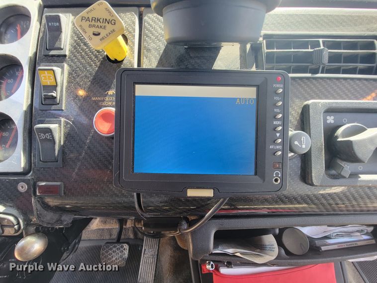 image for item KD9427 2000 Freightliner FL60  flatbed truck