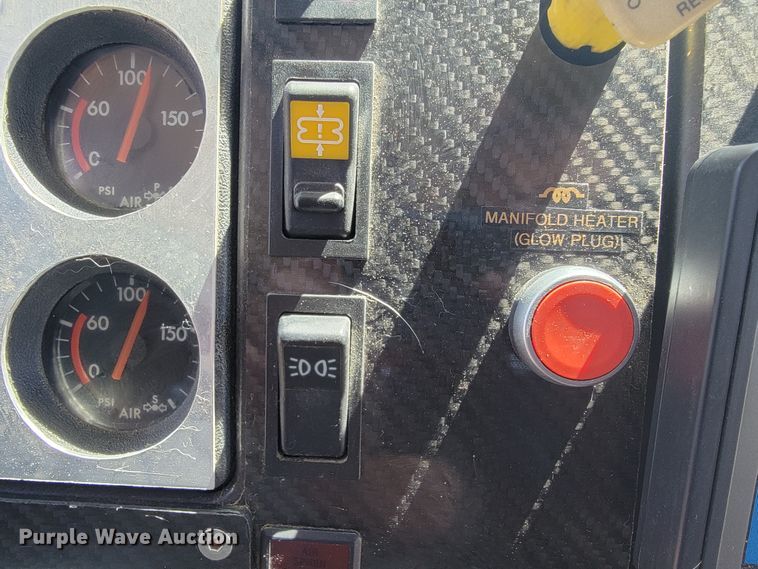 image for item KD9427 2000 Freightliner FL60  flatbed truck