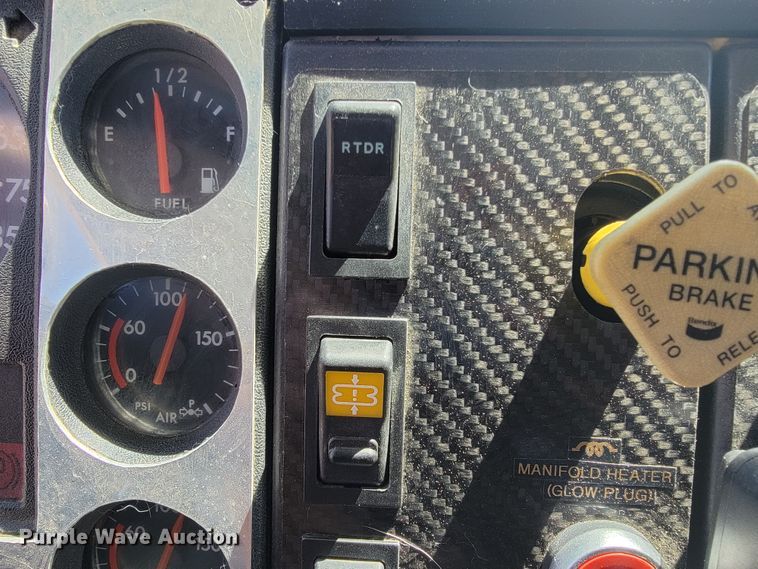 image for item KD9427 2000 Freightliner FL60  flatbed truck