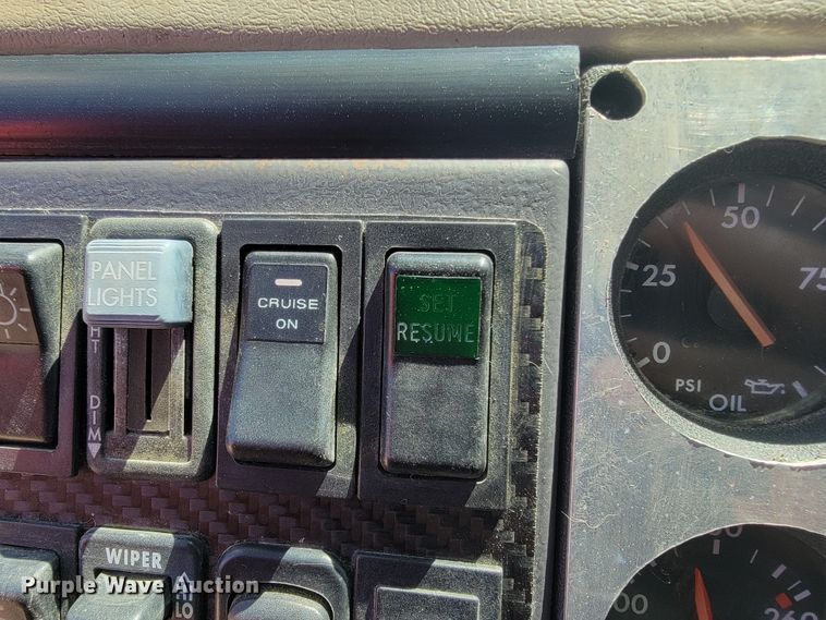 image for item KD9427 2000 Freightliner FL60  flatbed truck