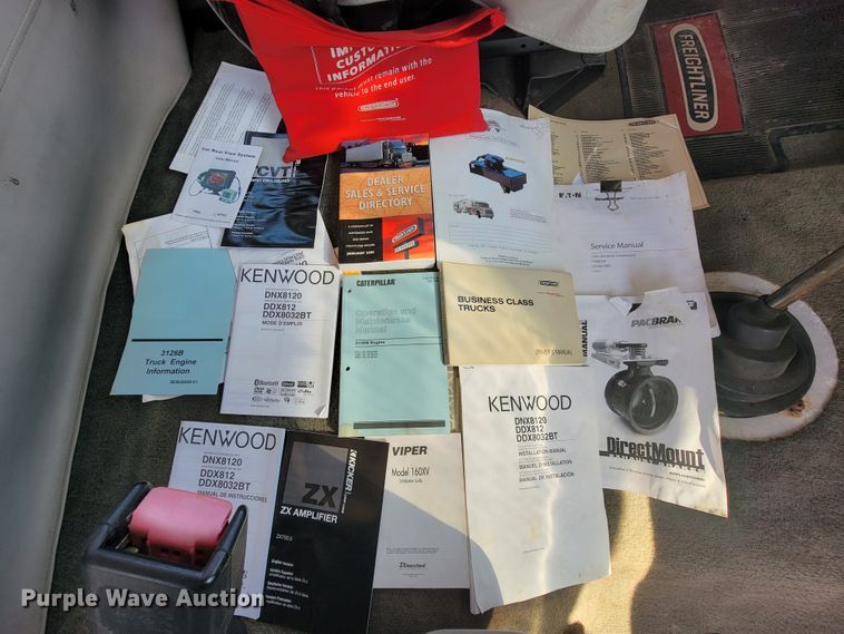 image for item KD9427 2000 Freightliner FL60  flatbed truck