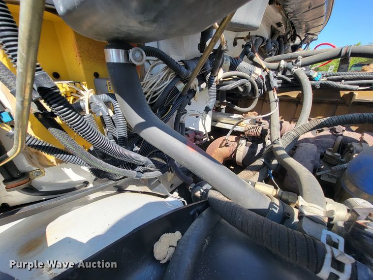 image for item KD9427 2000 Freightliner FL60  flatbed truck