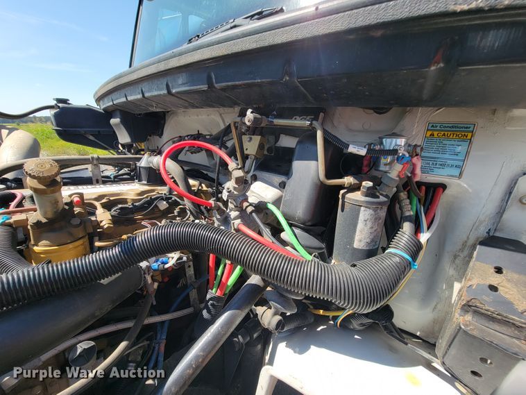 image for item KD9427 2000 Freightliner FL60  flatbed truck