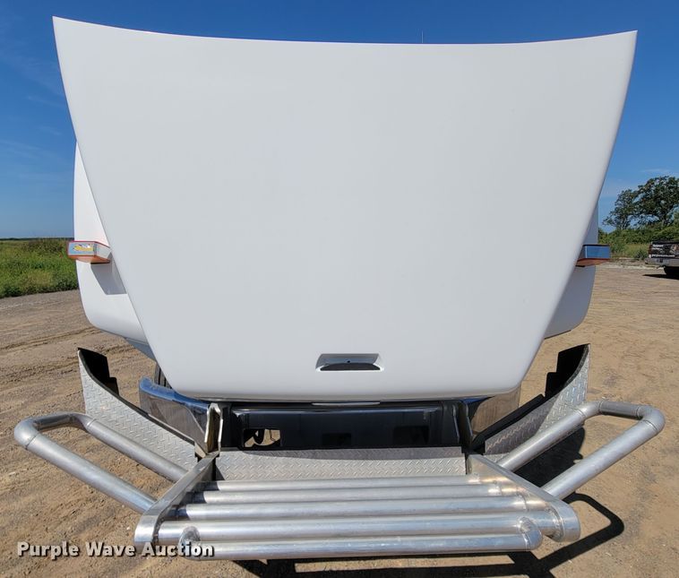 image for item KD9427 2000 Freightliner FL60  flatbed truck