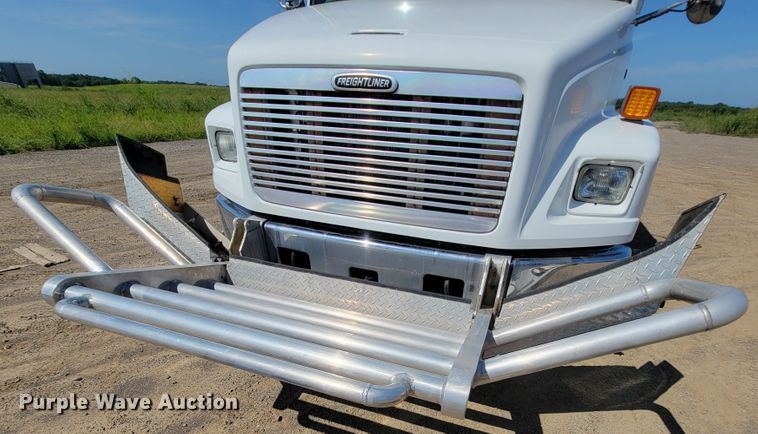 image for item KD9427 2000 Freightliner FL60  flatbed truck