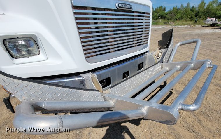 image for item KD9427 2000 Freightliner FL60  flatbed truck