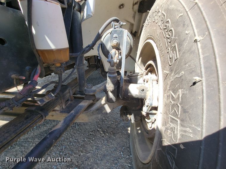 image for item KD9427 2000 Freightliner FL60  flatbed truck