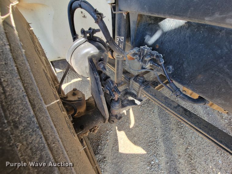 image for item KD9427 2000 Freightliner FL60  flatbed truck