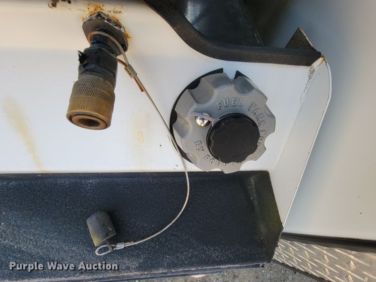 image for item KD9427 2000 Freightliner FL60  flatbed truck